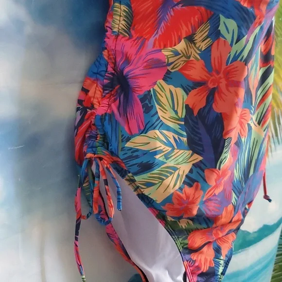 Ladies one pc. Swimsuit size 0XL - Picture 2 of 7